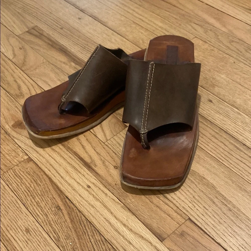 Brown Leather Thong Sandals with Contoured Footbed - Picture 6 of 7